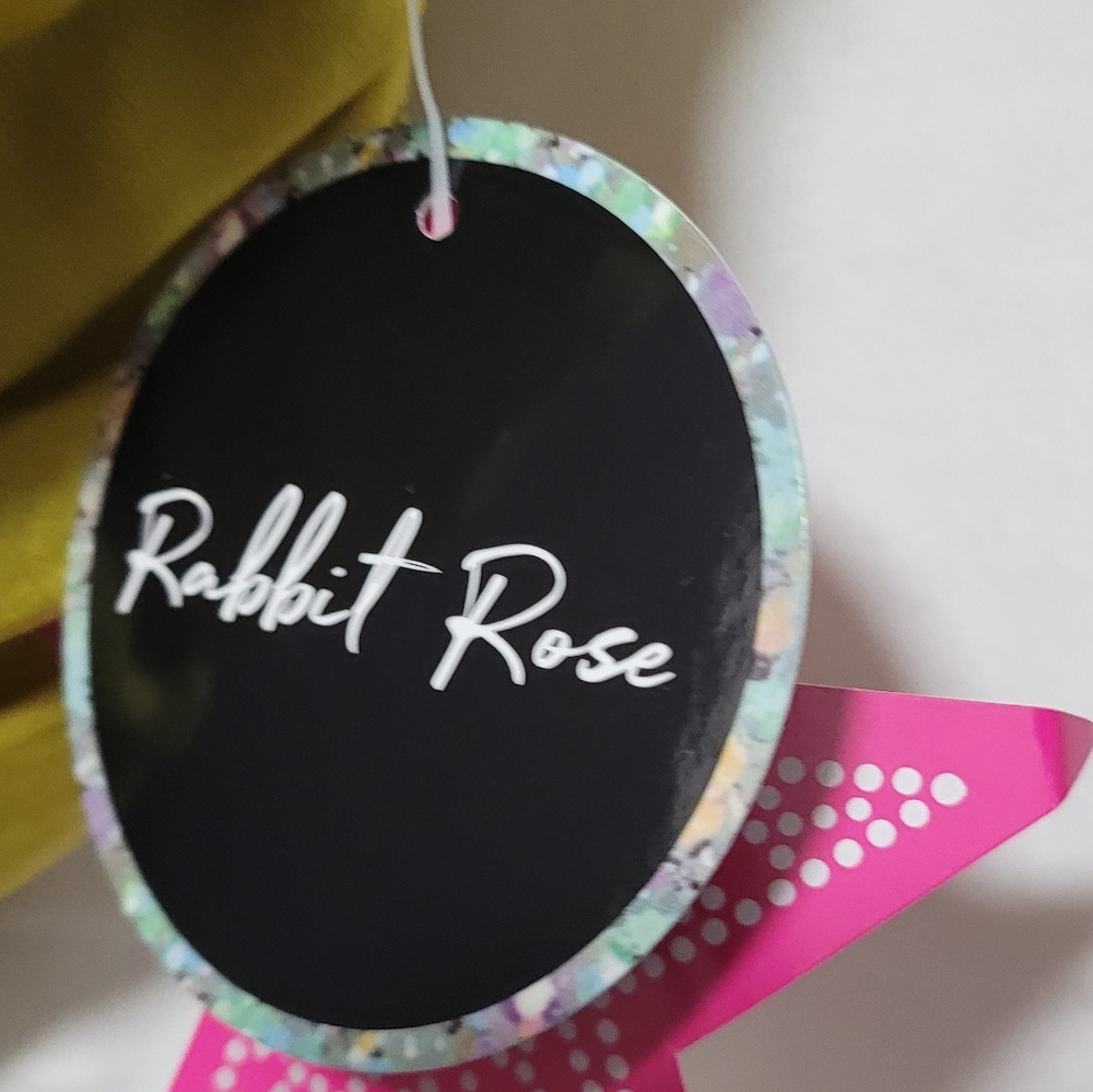 NWT/ Rabbit Rose crop top - Picture 2 of 4